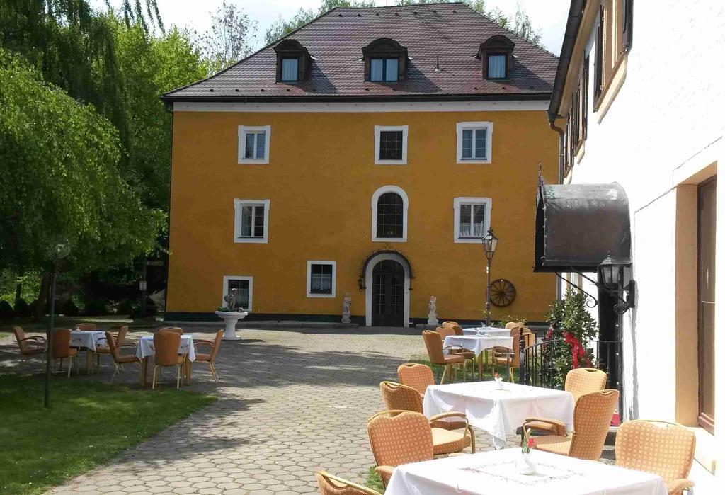 Hotel Schloss Fuchsmuehl Exterior foto
